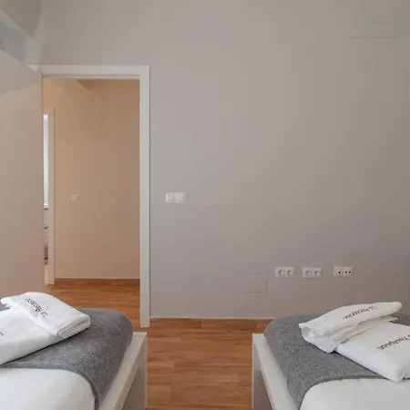 C102 - Huge And Stylish 5 Bedroom By The Center Málaga